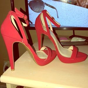 Red heels never warn